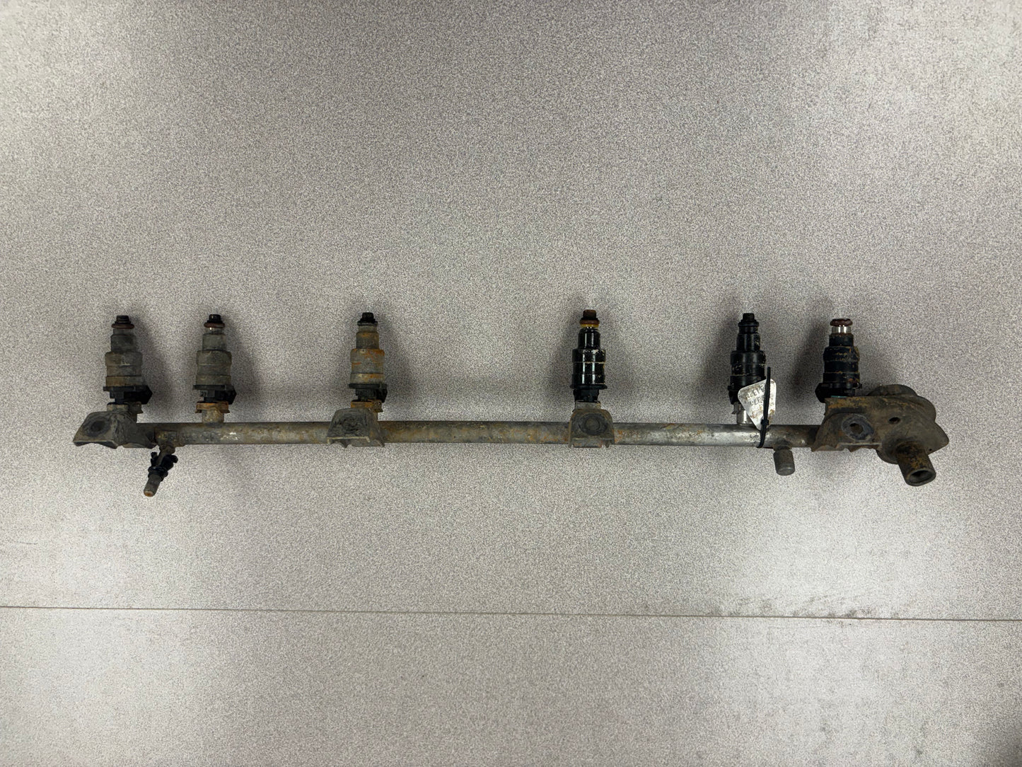 Jeep 4.0 OEM Factory Fuel Rails WITH Injestors. **ALL YEARS**