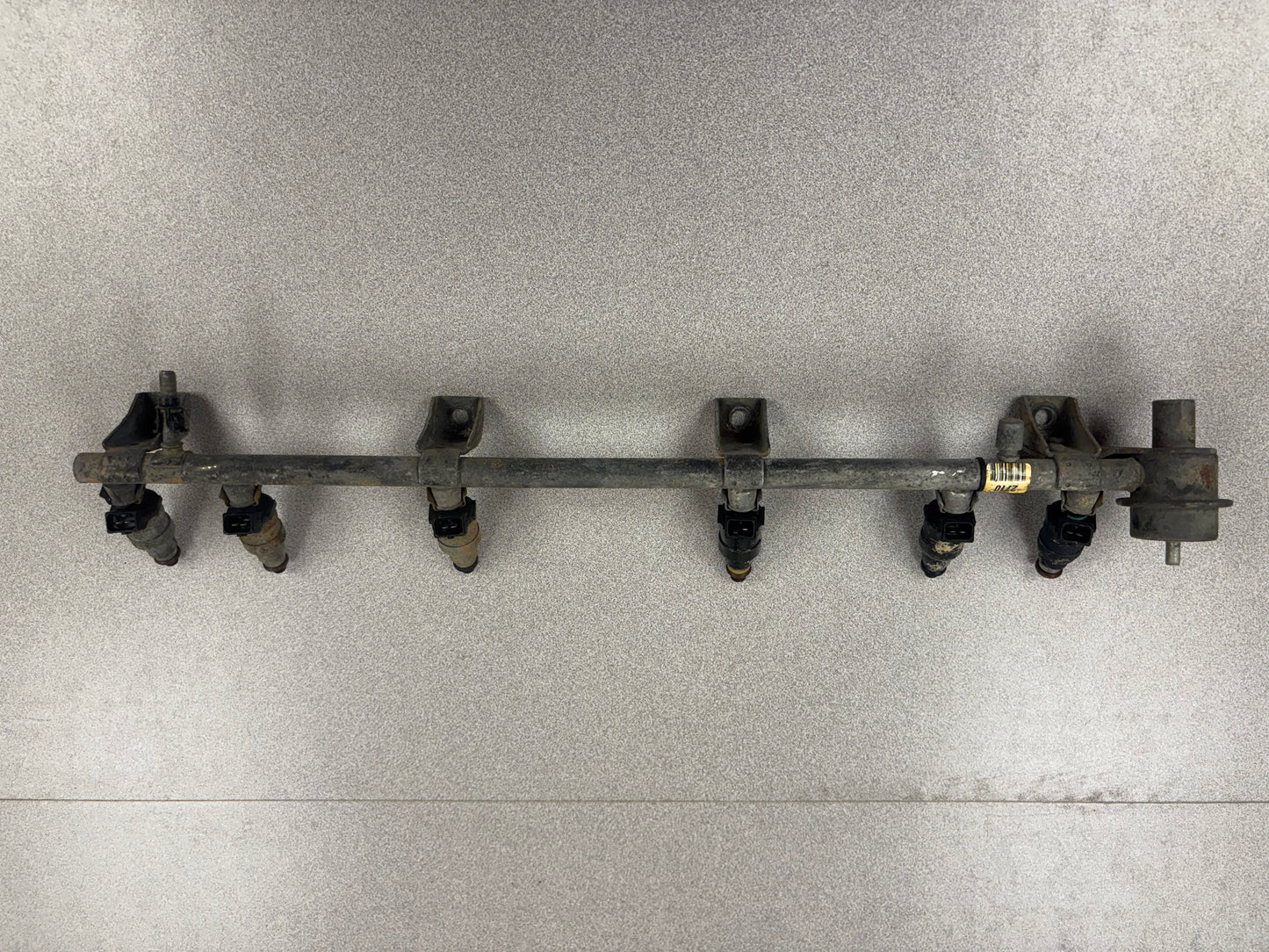 Jeep 4.0 OEM Factory Fuel Rails WITH Injestors. **ALL YEARS**