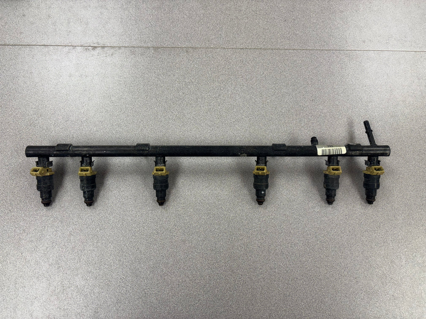 Jeep 4.0 OEM Factory Fuel Rails WITH Injestors. **ALL YEARS**