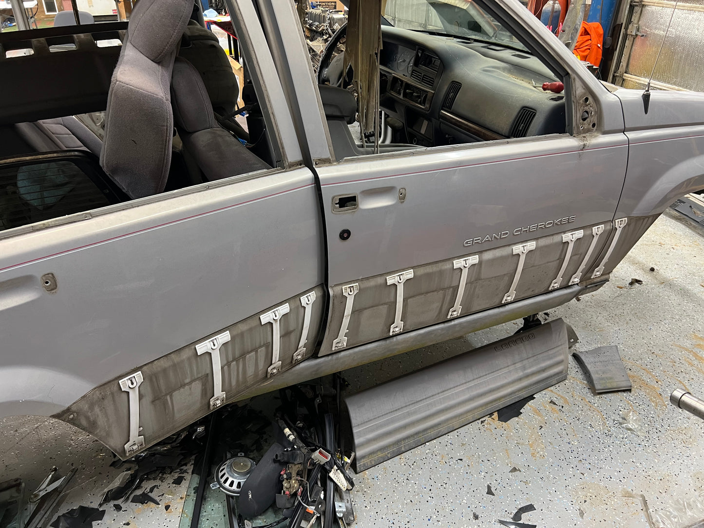 Door Cladding Retaining Clips - 93-98 Jeep Grand Cherokee