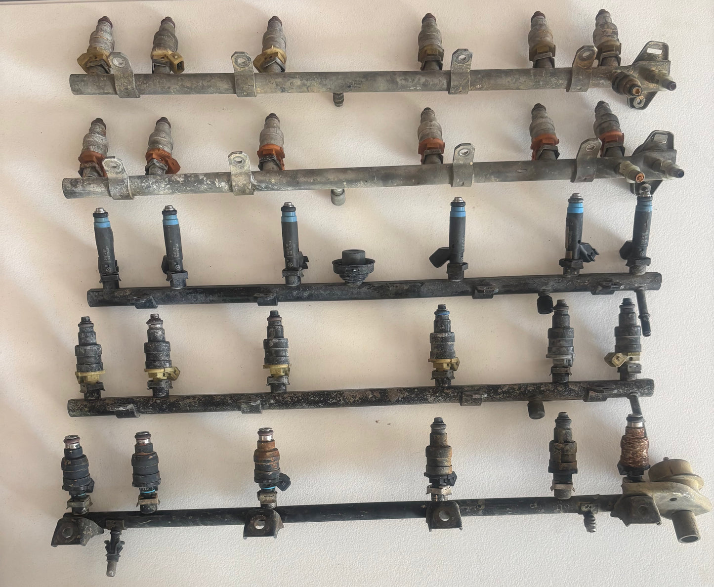 Jeep 4.0 OEM Factory Fuel Rails WITH Injestors. **ALL YEARS**