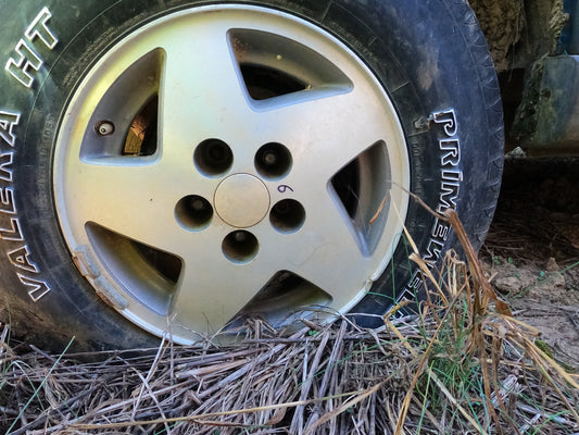 1993-1995 Jeep Grand Cherokee center caps.