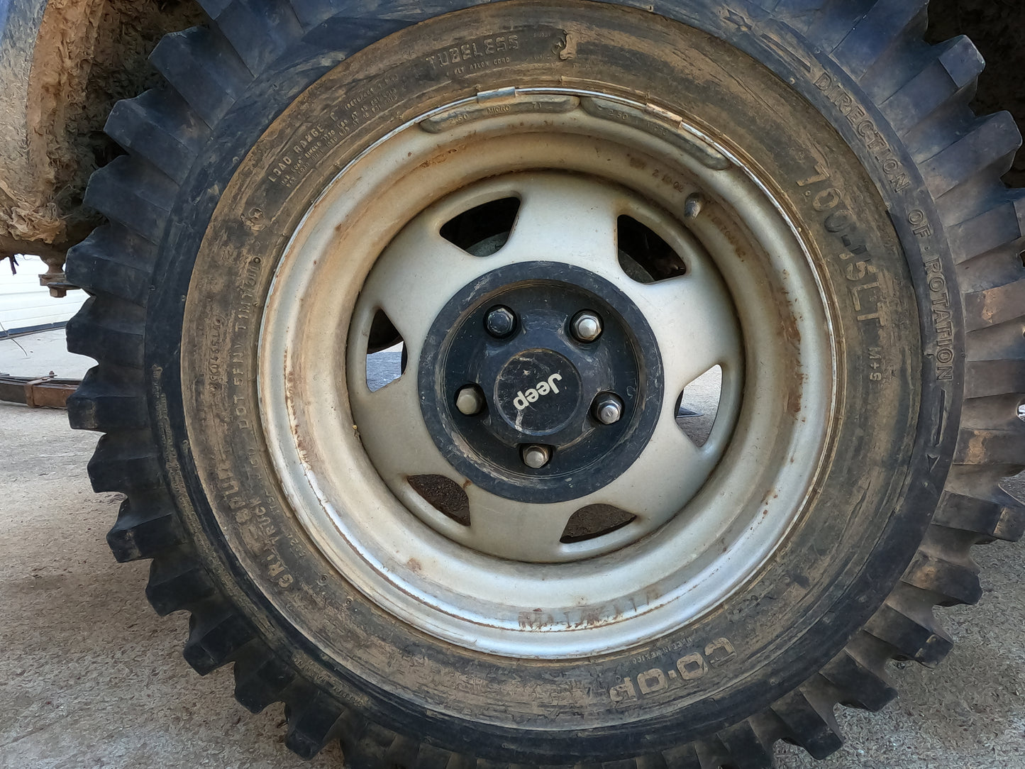 Classic XJ steel wheel center caps.