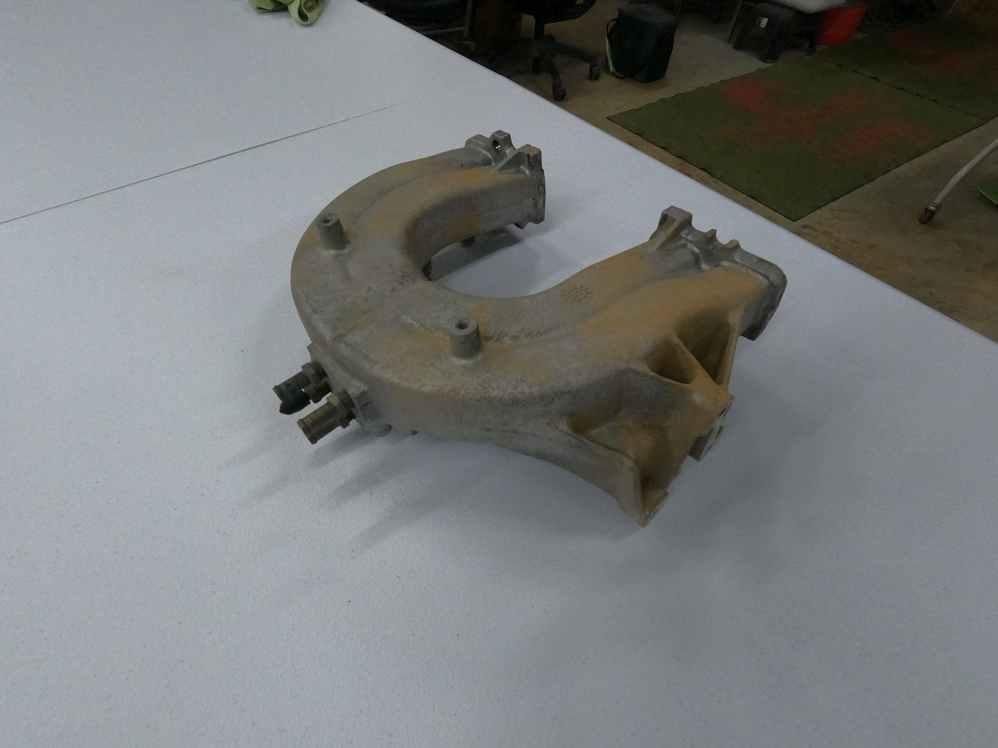 1996-2001 Jeep 2.5 I4 Intake Manifold