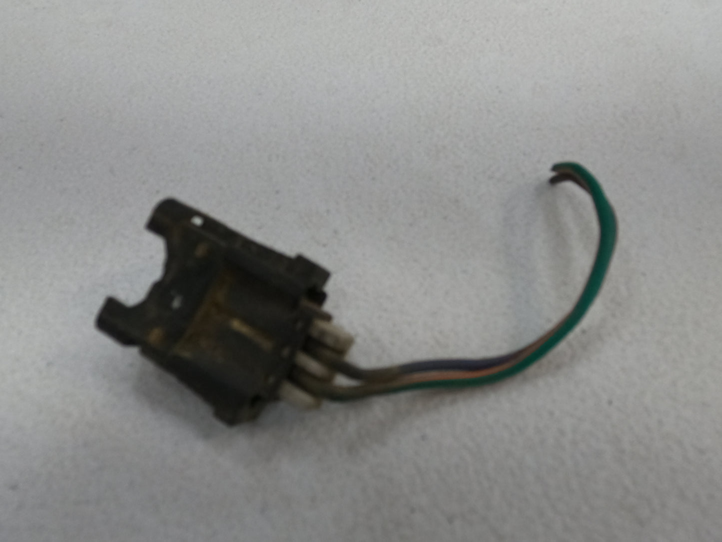 Fuel Injector Connector Plug. **ALL Years.