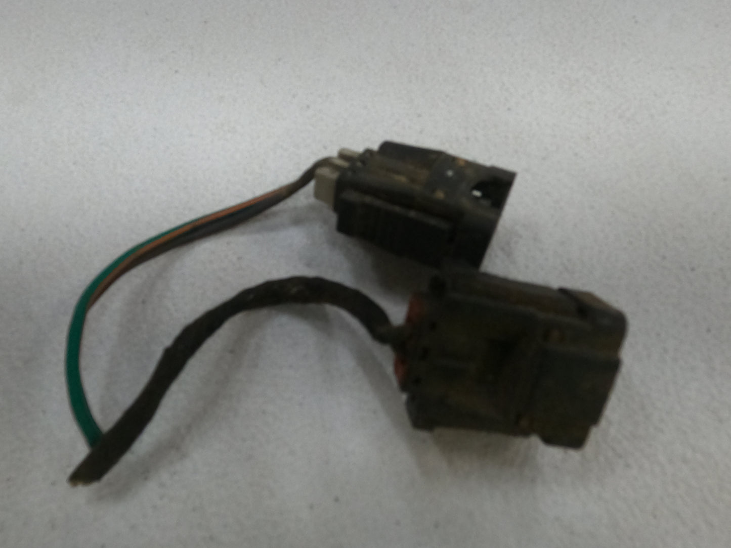 Fuel Injector Connector Plug. **ALL Years.