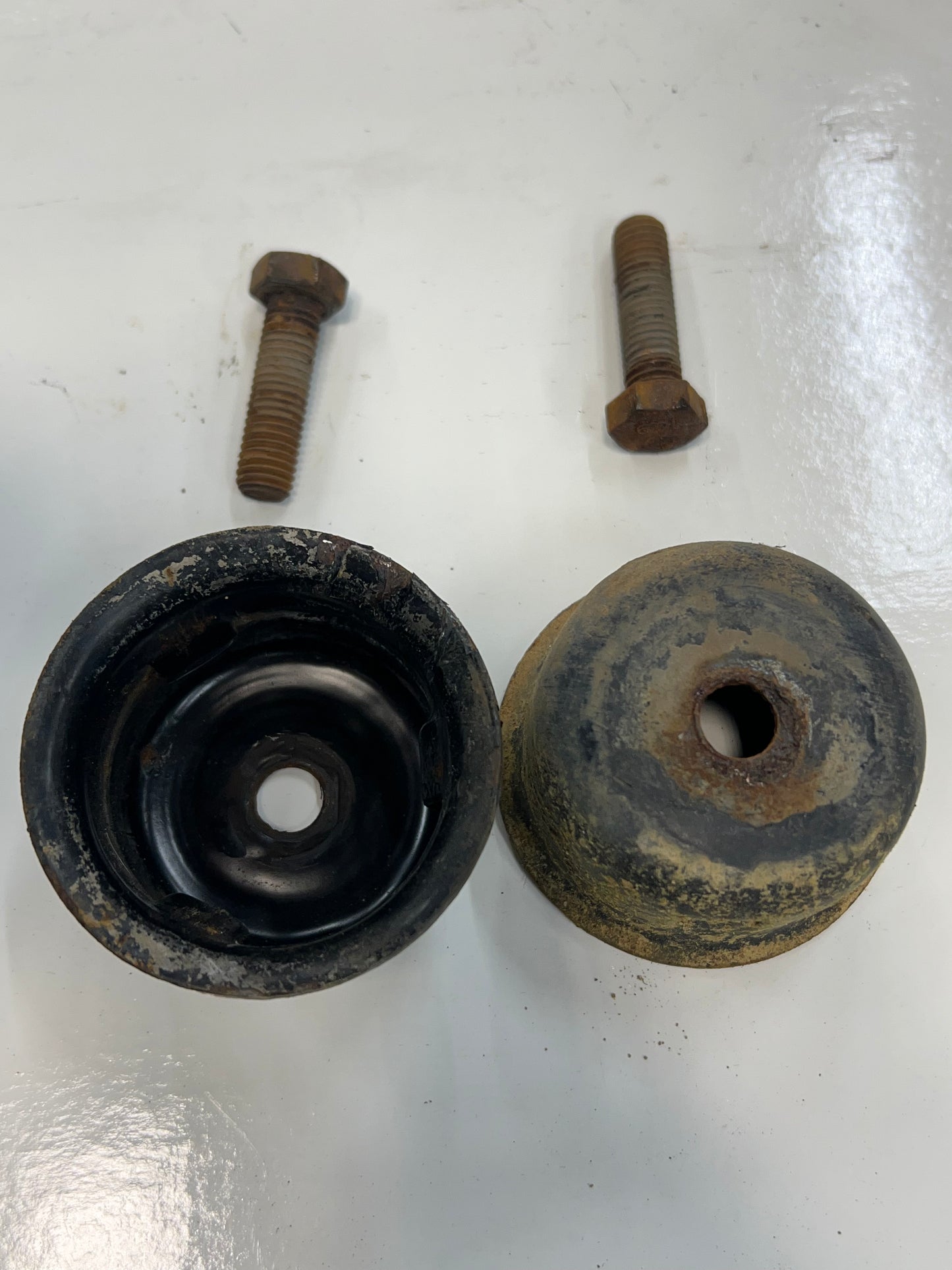 Bump Stop Cups & Bolts - OEM - 93-98 ZJ & 97-06 TJ