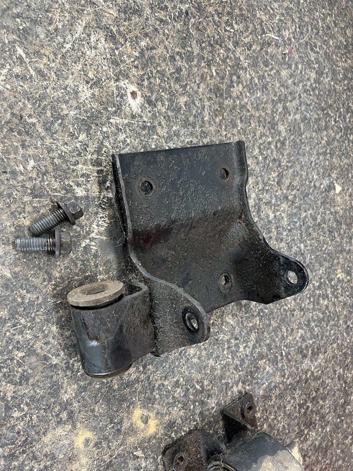 1996-1998 42RE Mounting Bracket / Exhaust Hanger