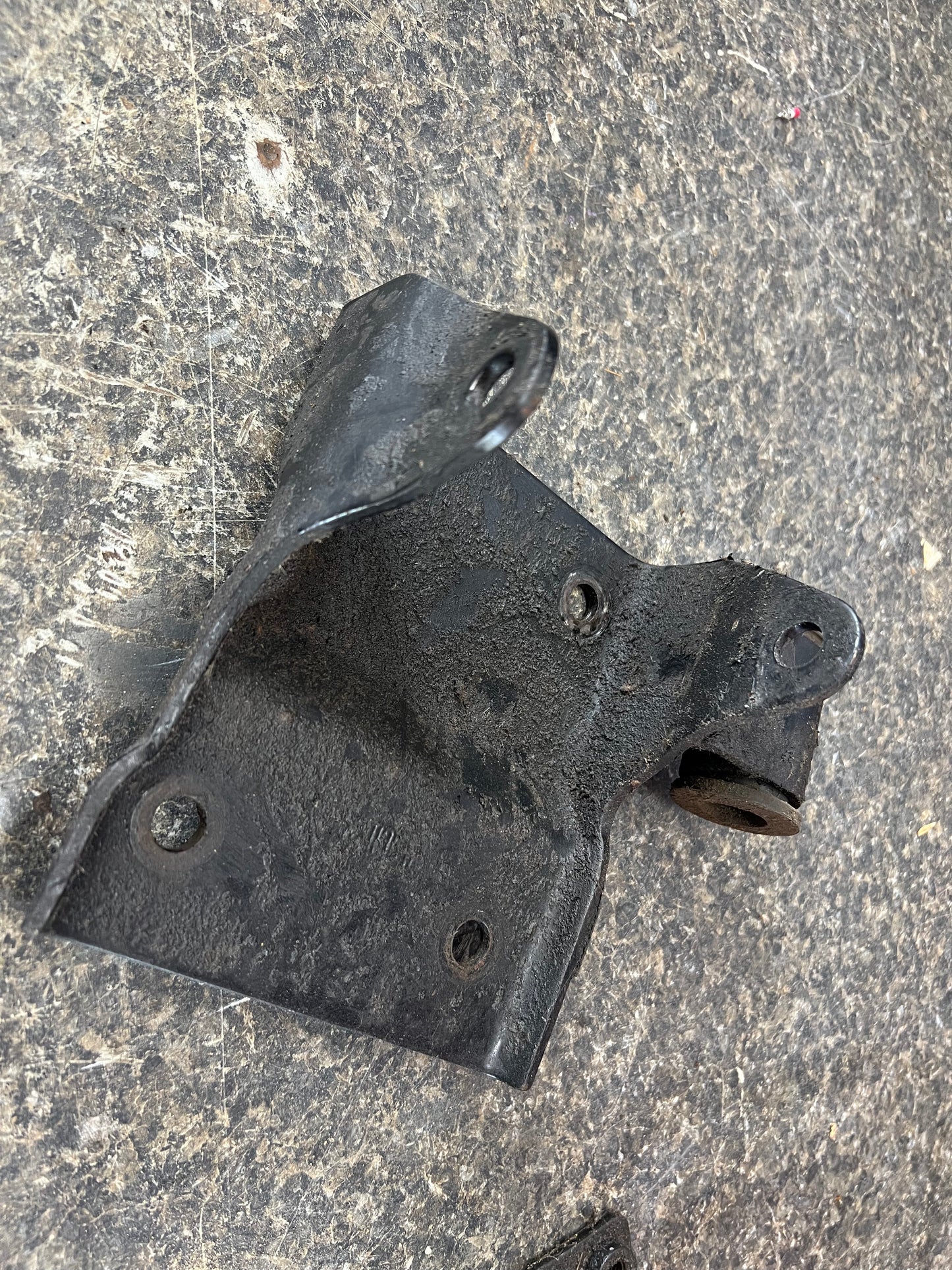 1996-1998 42RE Mounting Bracket / Exhaust Hanger