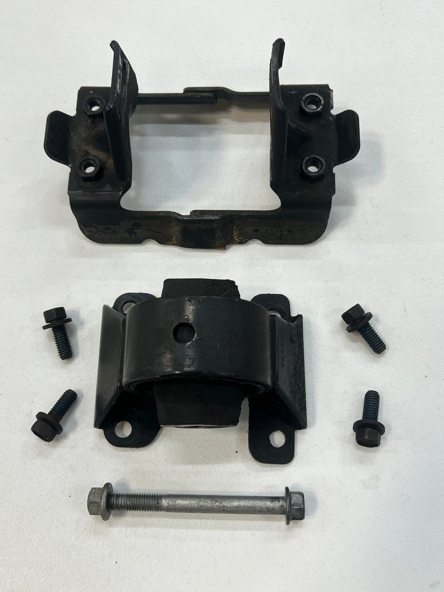 Transmission Mount - Bracket - Bolts - 1999-2004 Grand Cherokee WJ 4.0 & 4.7