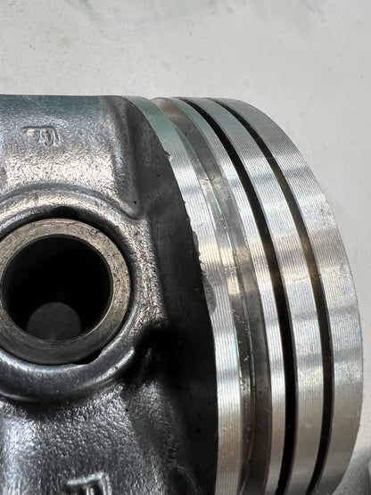 Scratch & Dent 4.0 Pistons & Rods - New Pistons on Rods With Rings