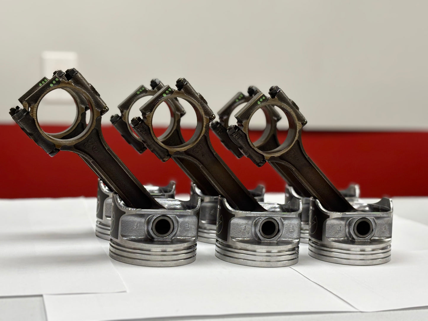 New 4.0 Pistons Pre-Assembled on Rods - Full Set with New Rings