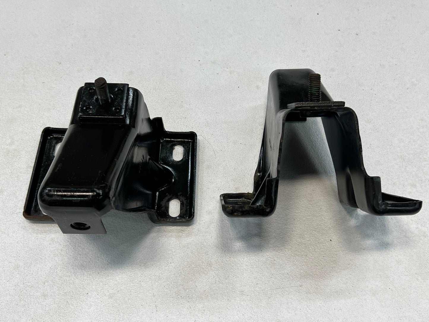 Bumper Bracket - Rear - Jeep Cherokee XJ - Rust Free - Hardware