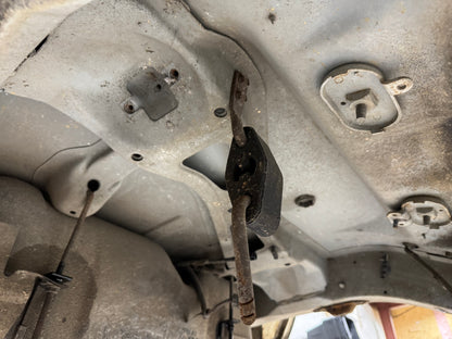 Mid Exhaust Hanger Bracket & Bolts - 1987-2001 Jeep Cherokee XJ