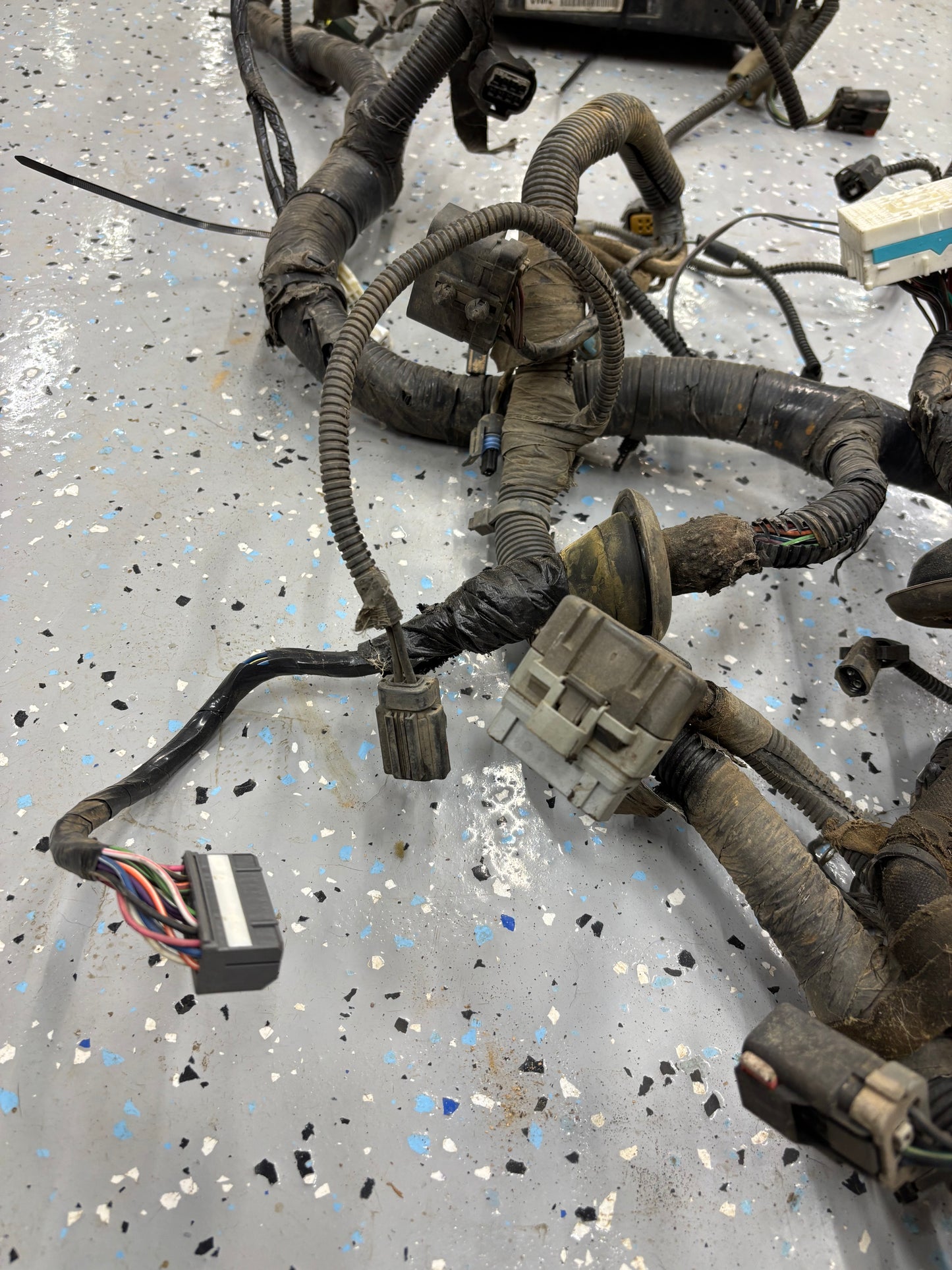 Under Hood TO In Cab Wiring Harness - Jeep Cherokee XJ - 2000-2001 - NON ABS