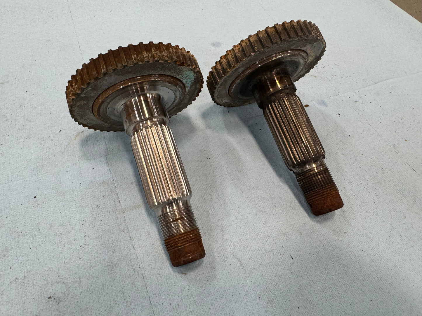 Stub Shaft - Hub Bearing Shaft - ABS Tone Wheel - 2wd - 1999-2004 WJ