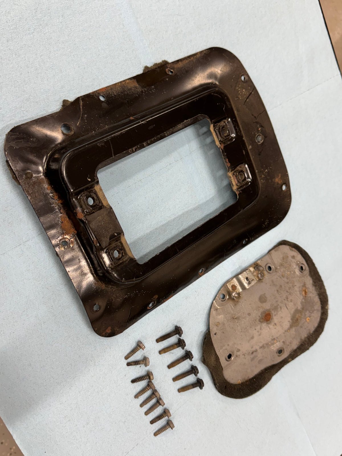Transmission Tunnel Covers & Screws - Automatic - 1984 - 2001 Jeep Cherokee XJ