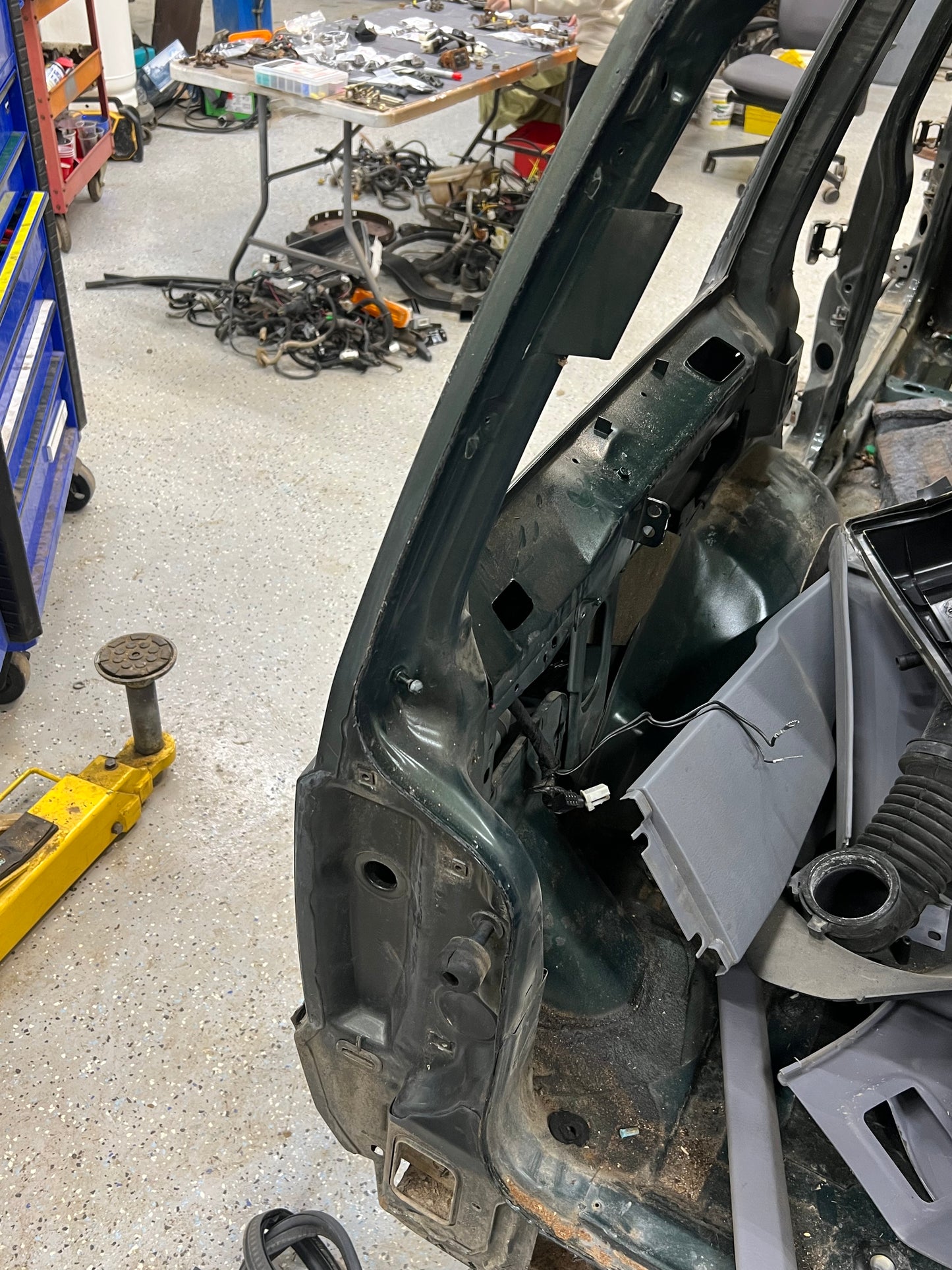 Liftgate Support Shock Pivot Ball Studs -  Jeep Cherokee XJ - Both Years