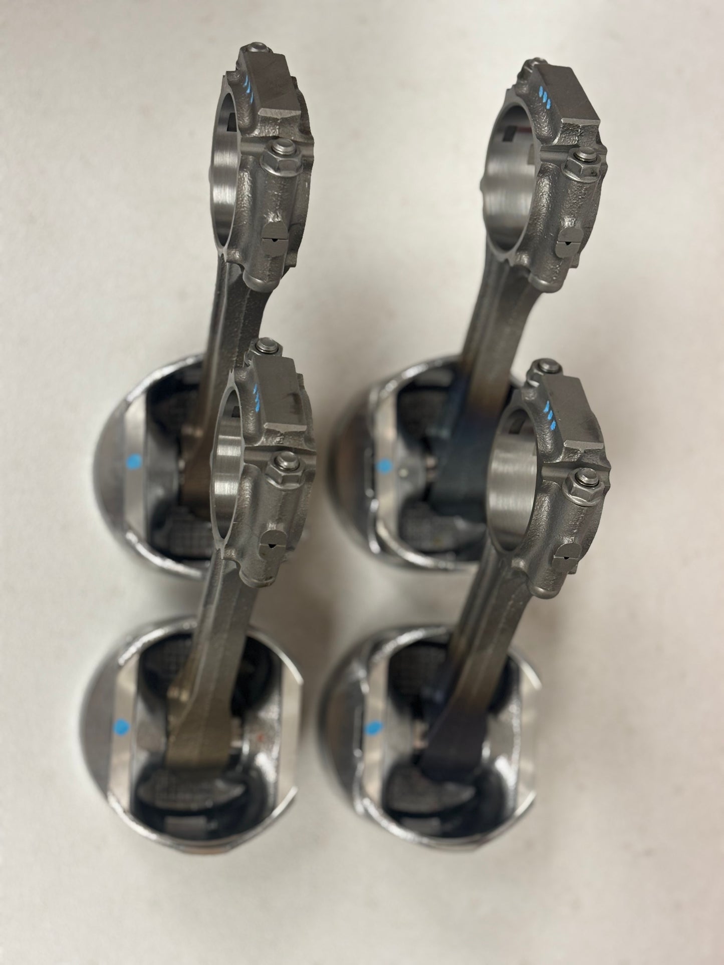 New Jeep 2.5 4 Cylinder Pistons Pre-Assembled on Used Rods. Full Set with New Rings