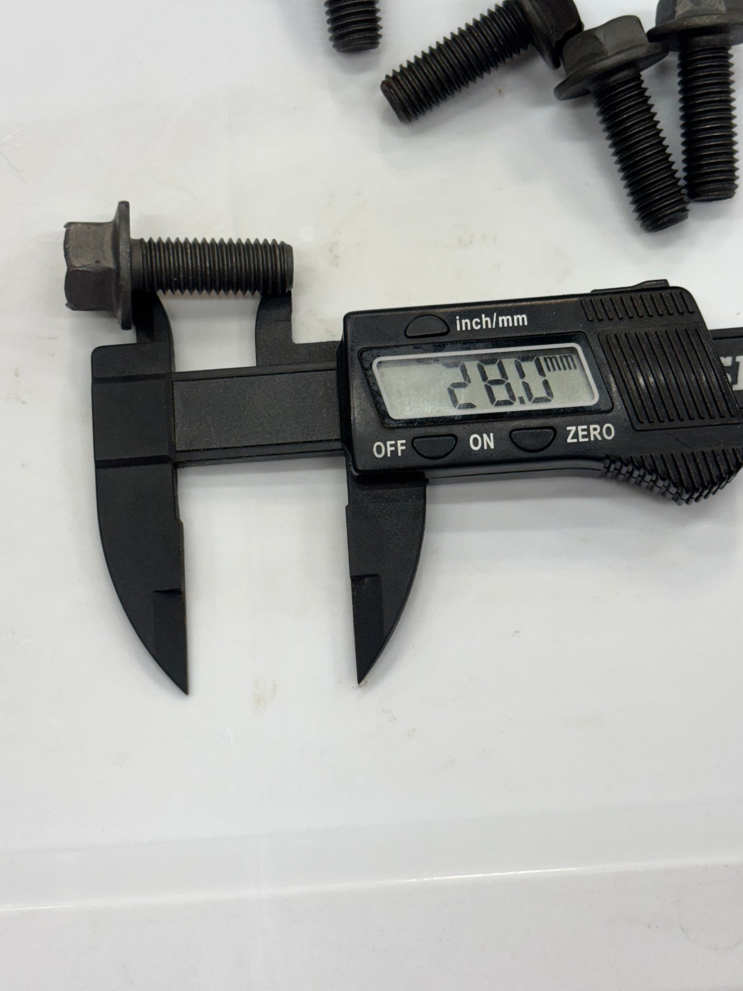 Jeep Newer Style 4.0 Engine Mount Bolts  99/2000-2006 Coil Pack Engine