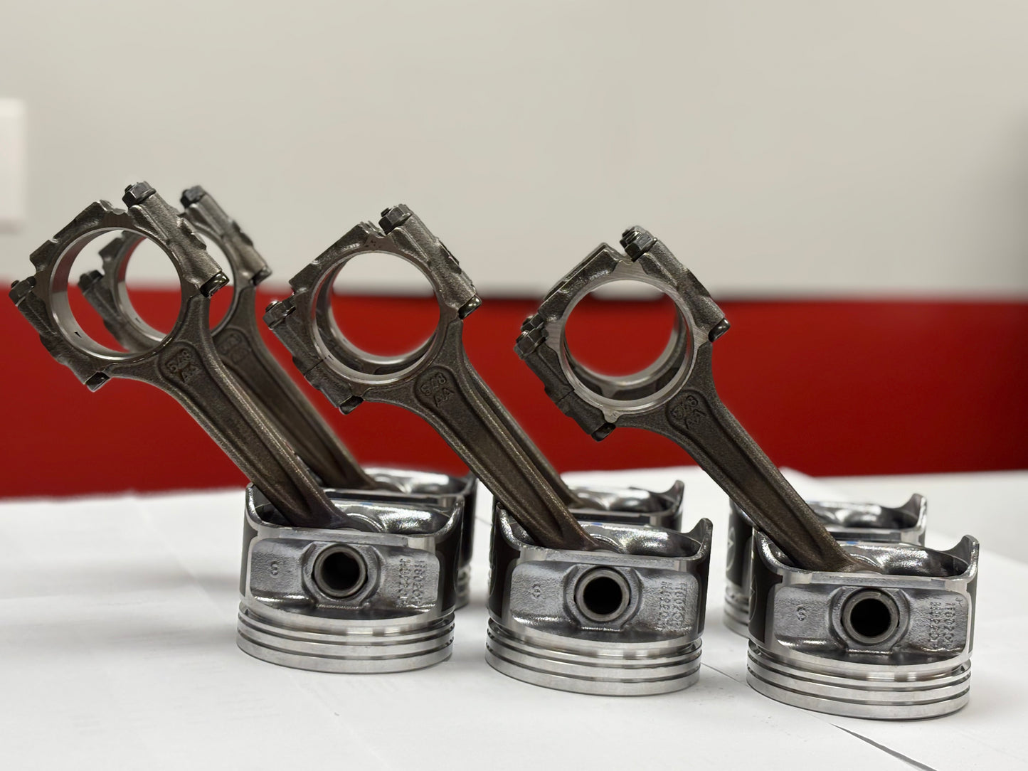 New 4.0 Pistons Pre-Assembled on Rods - Full Set with New Rings