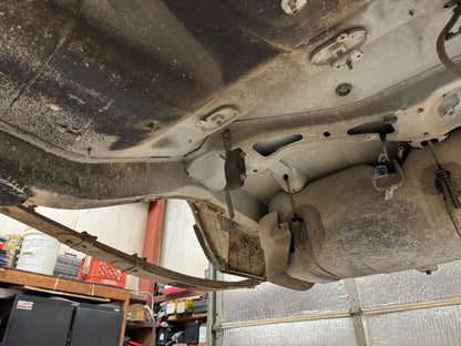 Mid Exhaust Hanger Bracket & Bolts - 1987-2001 Jeep Cherokee XJ