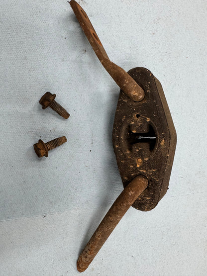 Mid Exhaust Hanger Bracket & Bolts - 1987-2001 Jeep Cherokee XJ