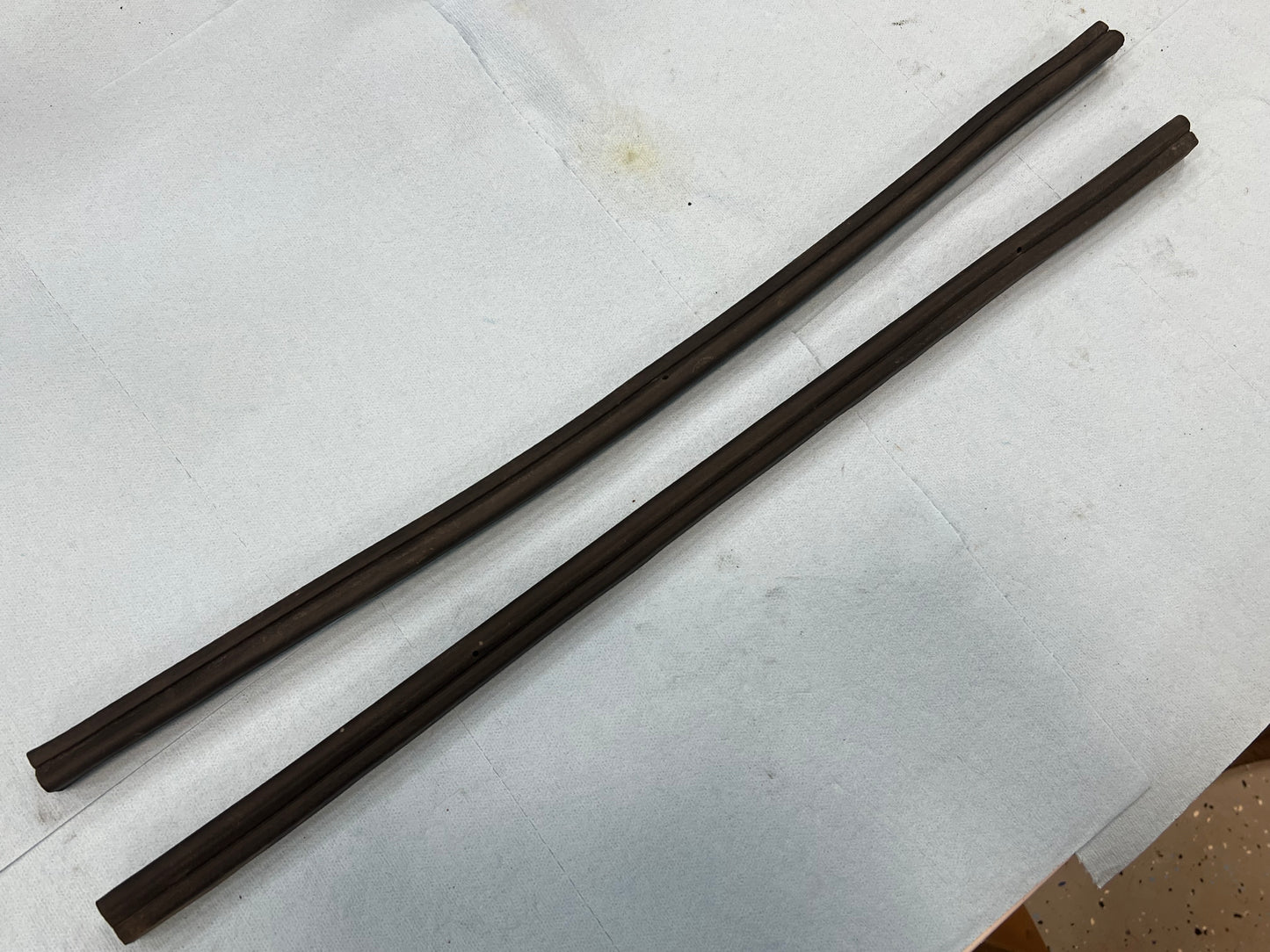 Door Wind Noise Seal / Gasket - 1997-2001 Jeep Cherokee XJ