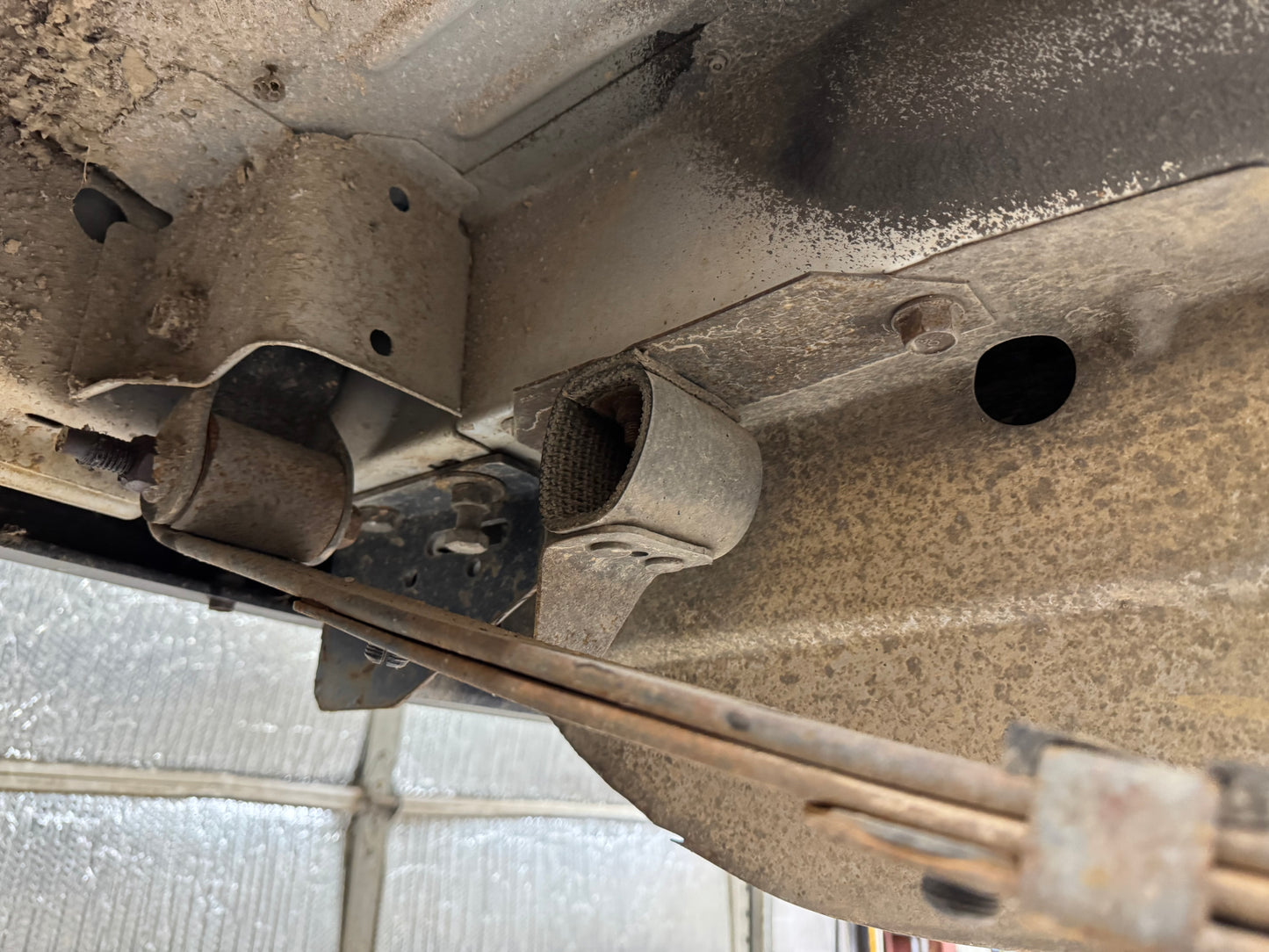 REAR Exhaust Hanger Bracket & Bolts - 1987-2001 Jeep Cherokee XJ