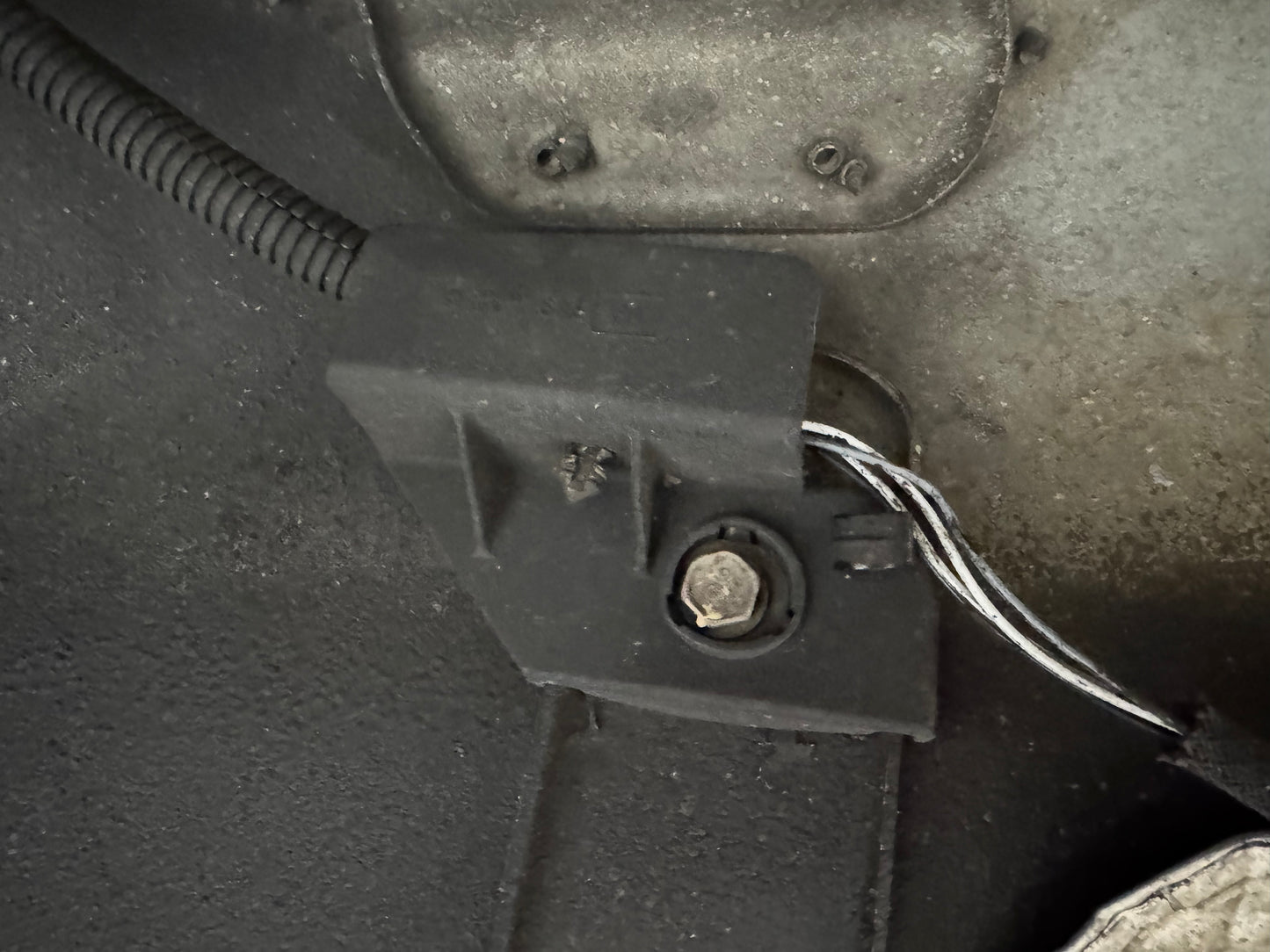 Oxygen Sensor Wire Connector Support - 1996-2001 Jeep Cherokee XJ & ZJ?