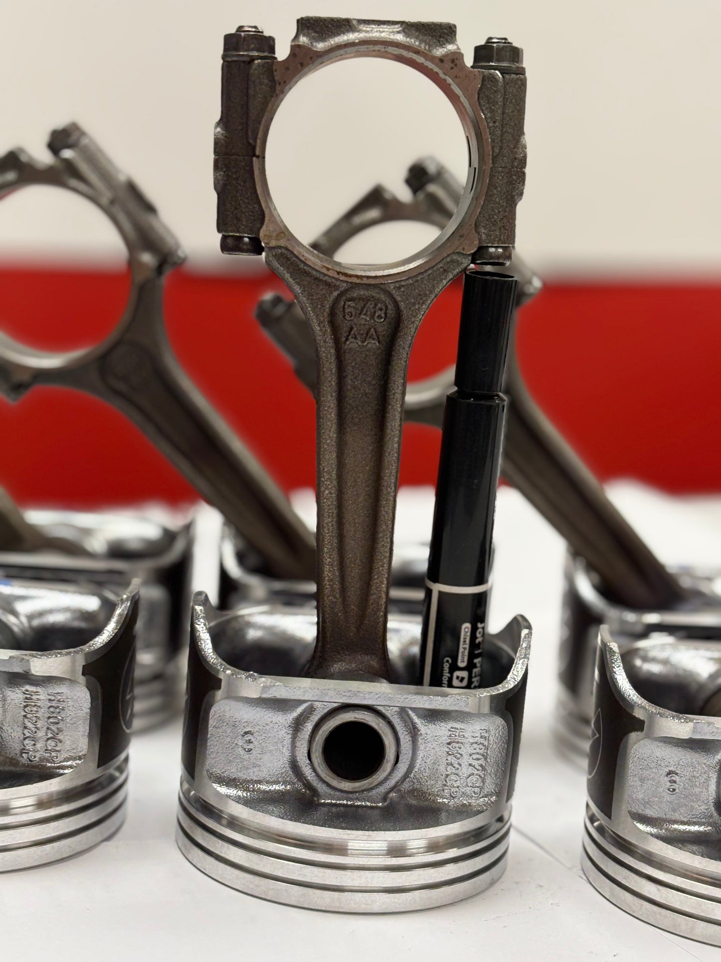 New 4.0 Pistons Pre-Assembled on Rods - Full Set with New Rings