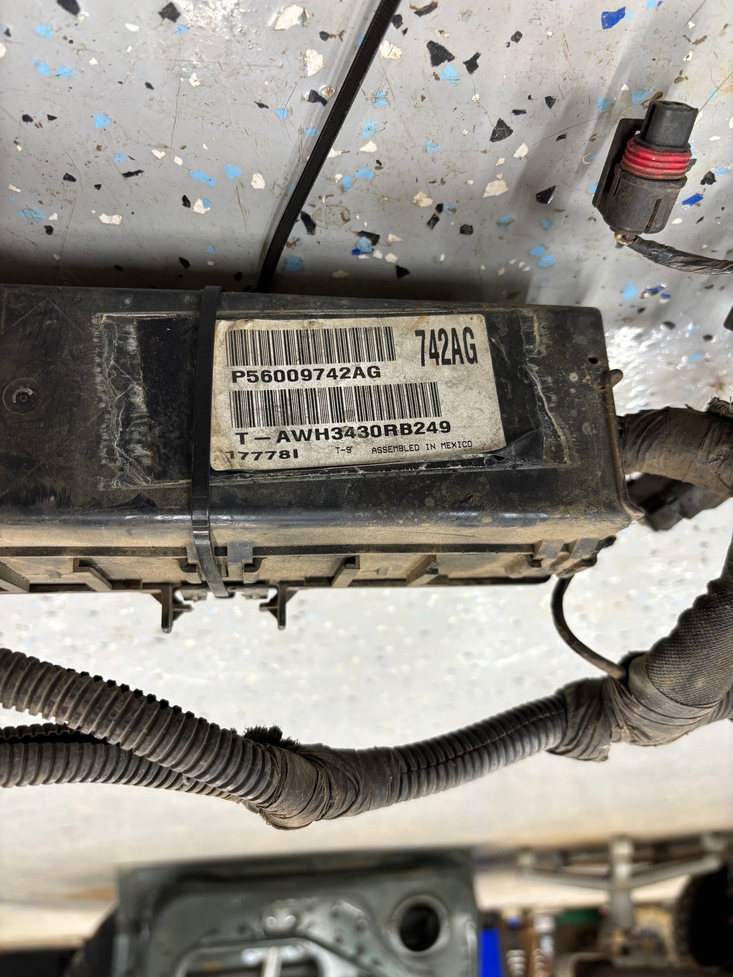 Under Hood TO In Cab Wiring Harness - Jeep Cherokee XJ - 2000-2001 - NON ABS