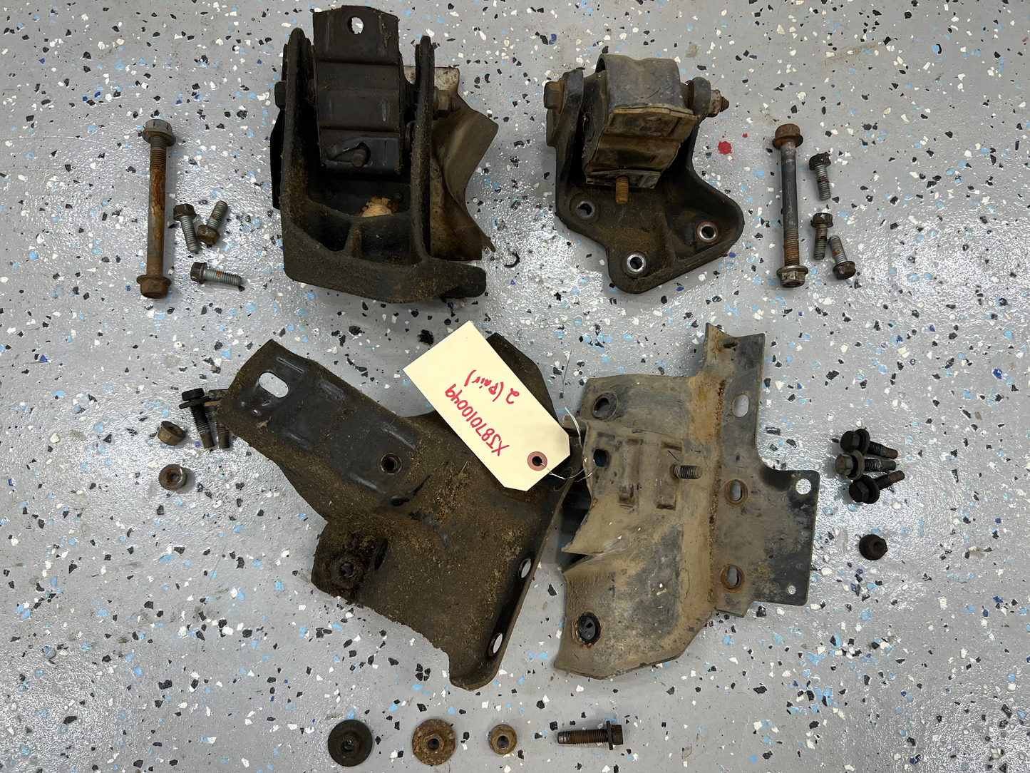 Engine Mounts & Engine to Body Mounts. & BOLTS 87-01 XJ 4.0