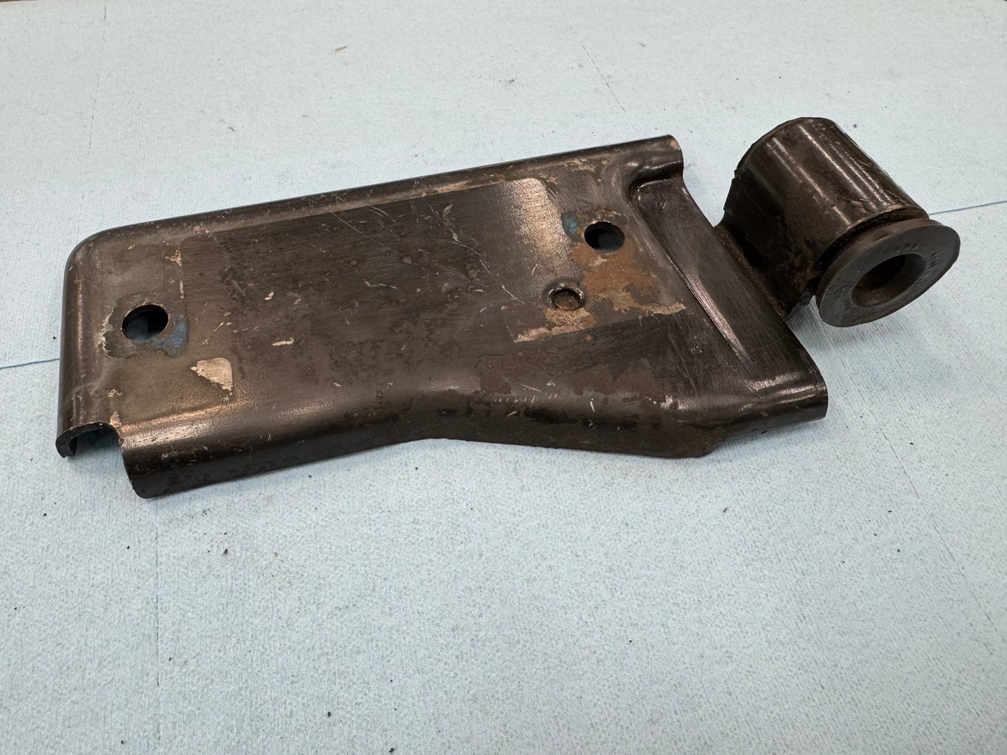 Exhaust Hanger - Transmission Mount 87-01 XJ Jeep Cherokee 4.0 AW4