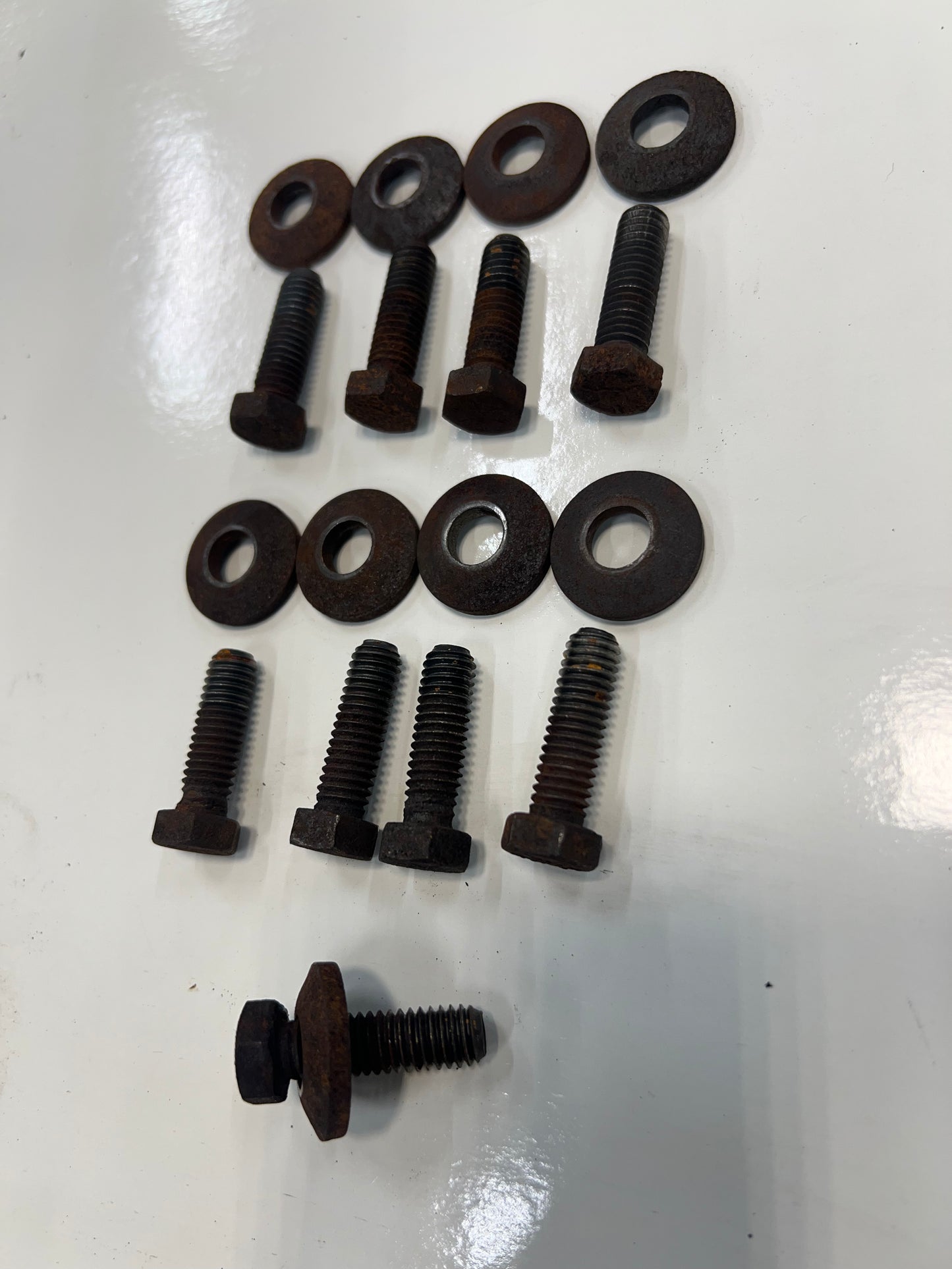 Intake & Exhaust Manifold Bolts & Studs  4.0 & 2.5 Engines