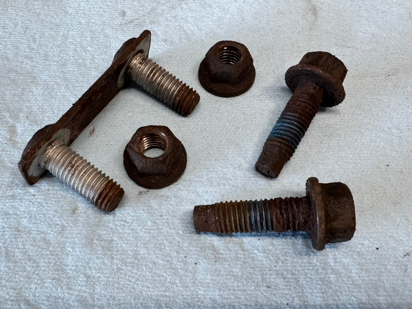 Track Bar & Frame Mounting Bolts – OEM - Jeep Cherokee XJ / Grand Cherokee ZJ