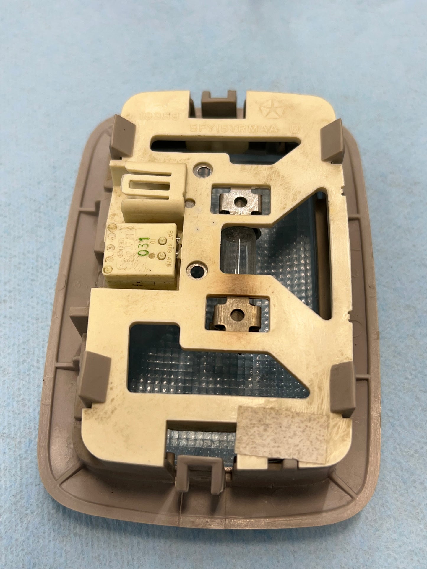 Dome Light - Rear Overhead -  Jeep Cherokee XJ -  1997-2001