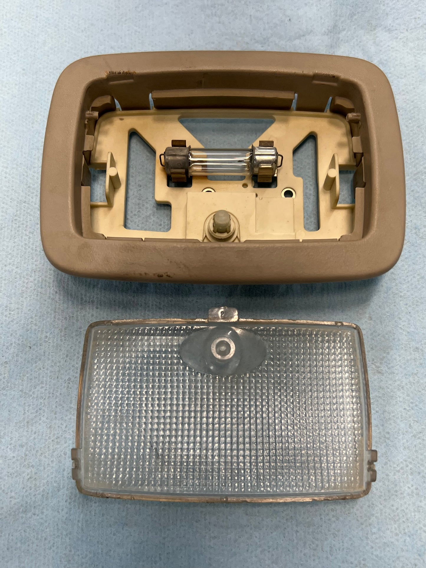 Dome Light - Rear Overhead -  Jeep Cherokee XJ -  1997-2001