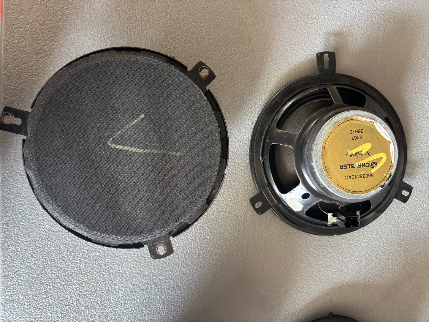 99-2004 Jeep Grand Cherokee Factory Speakers. Infinity Gold & Factory **TESTED**