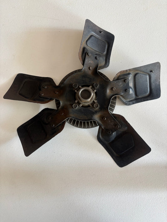 Jeep Grand Cherokee Belt Driven Fan. 99-04 WJs 4.0 & 4.7V8    52079984AA