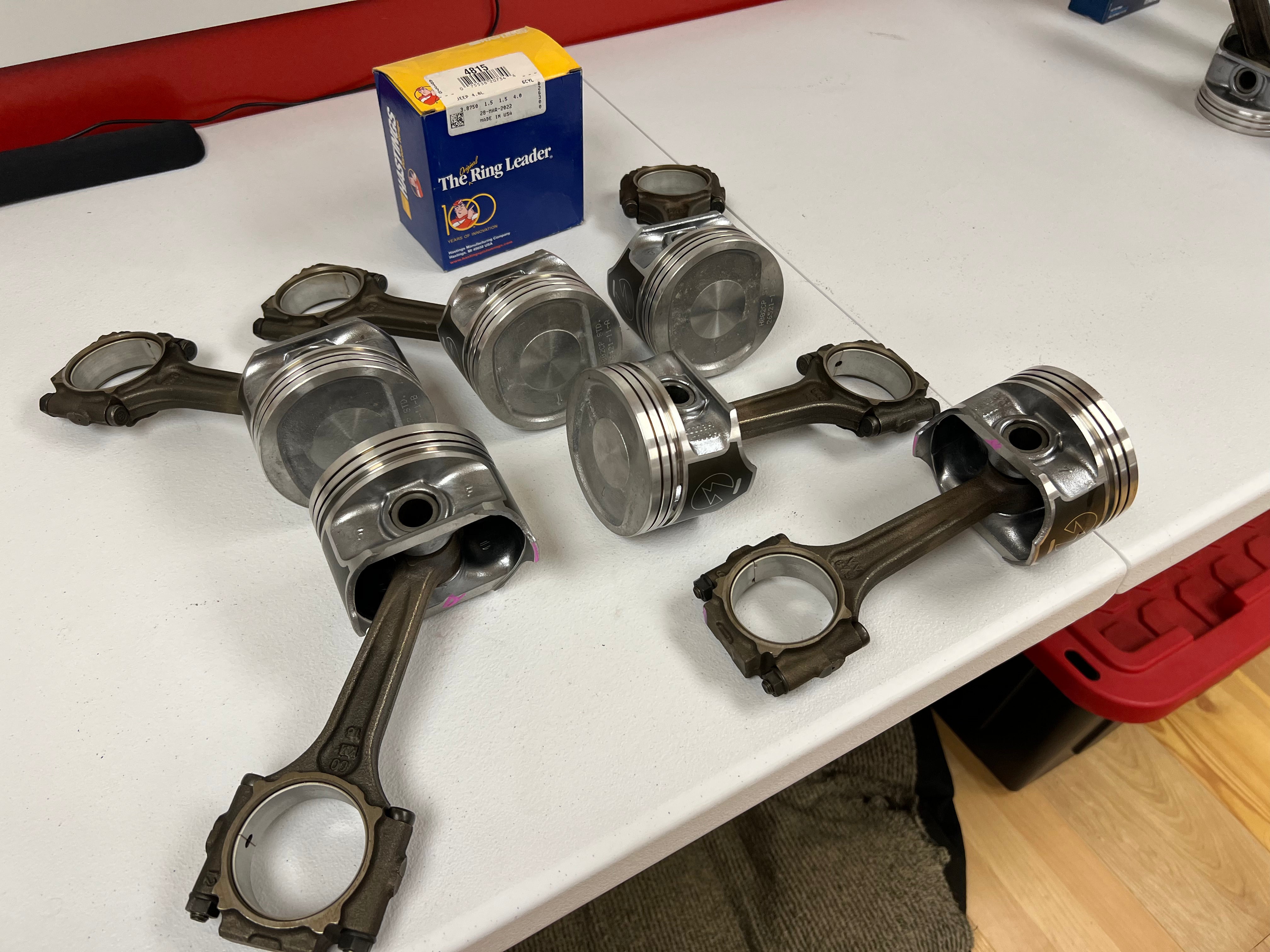 New 4.0 Pistons Pre-Assembled on Used Rods. Full Set with