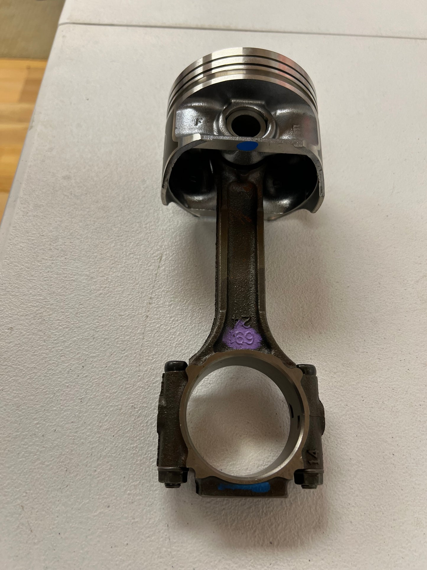 New 4.0 Pistons Pre-Assembled on Used Rods. Full Set with New Rings