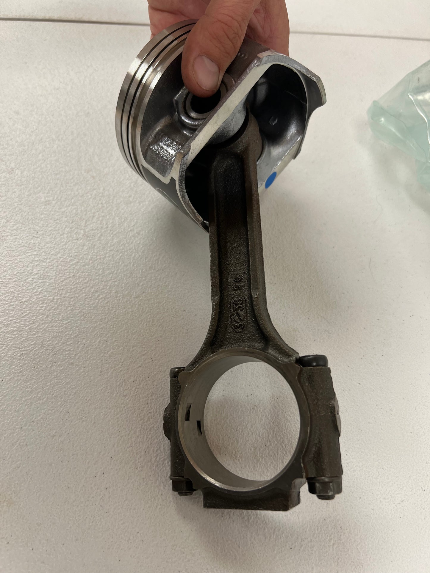 New 4.0 Pistons Pre-Assembled on Used Rods. Full Set with New Rings