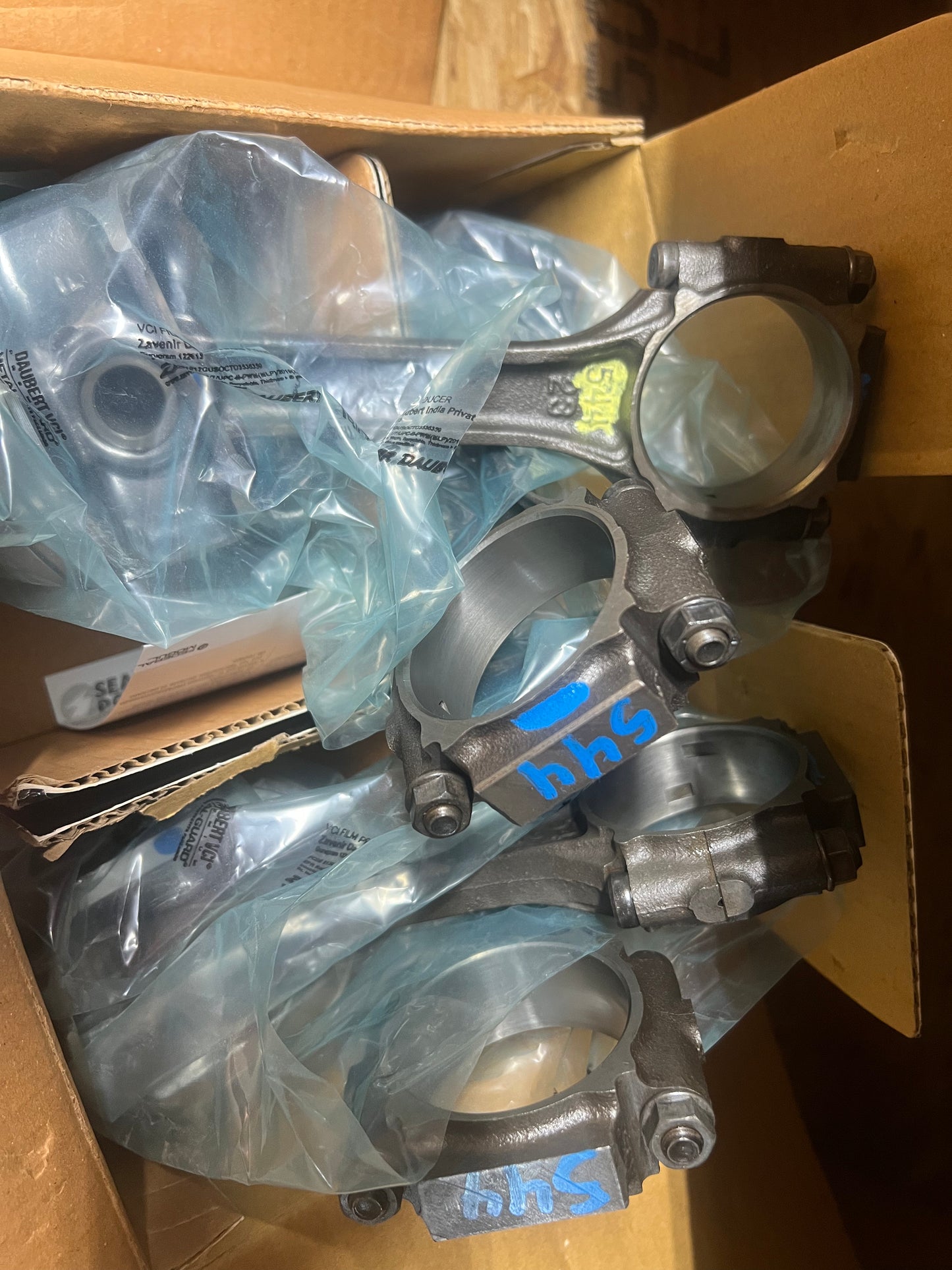 New 4.0 Pistons Pre-Assembled on Used Rods. Full Set with New Rings