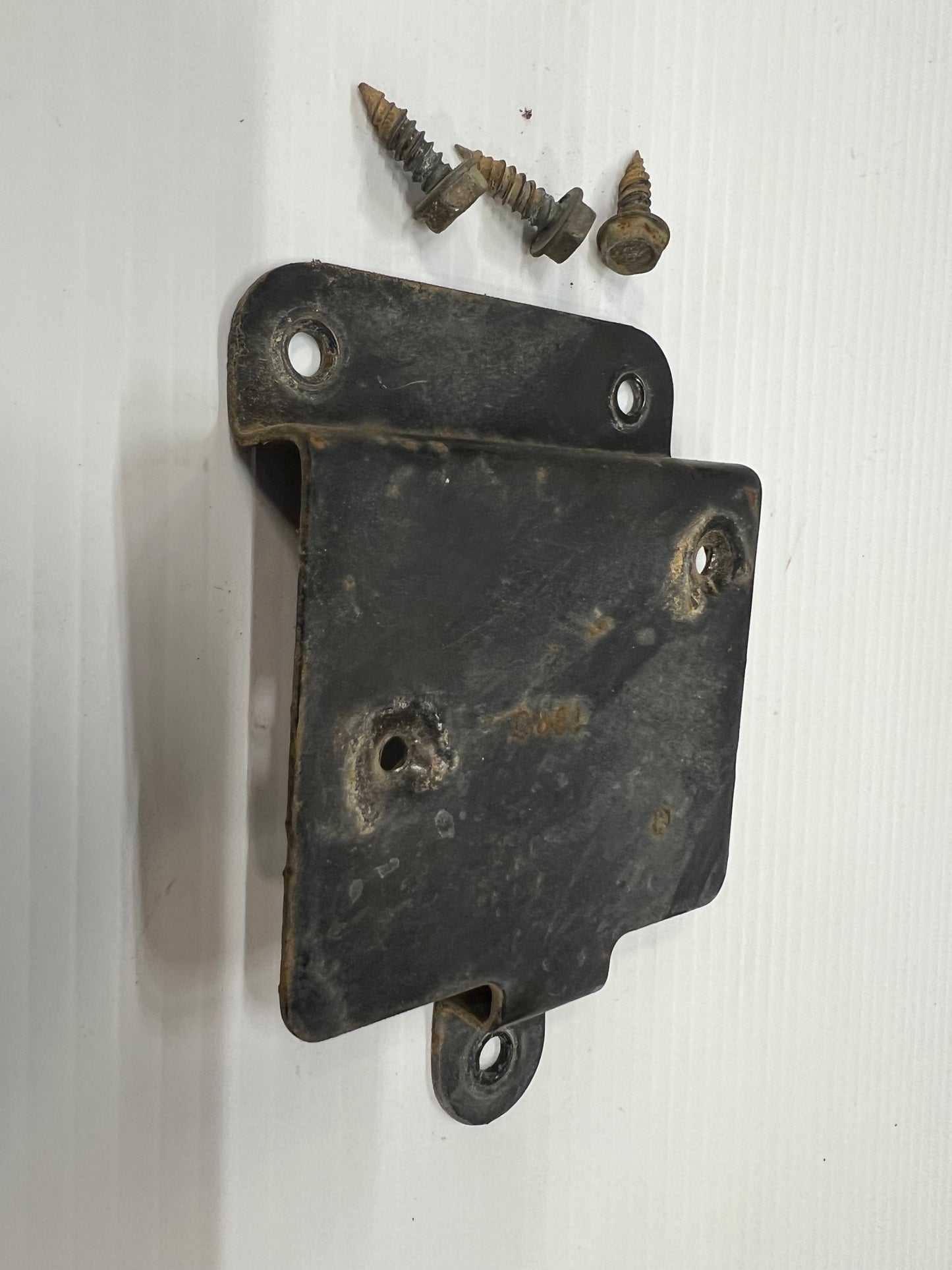 PCM / ECU Mounting Bracket & Screws  XJ - ZJ - WJ   All Models