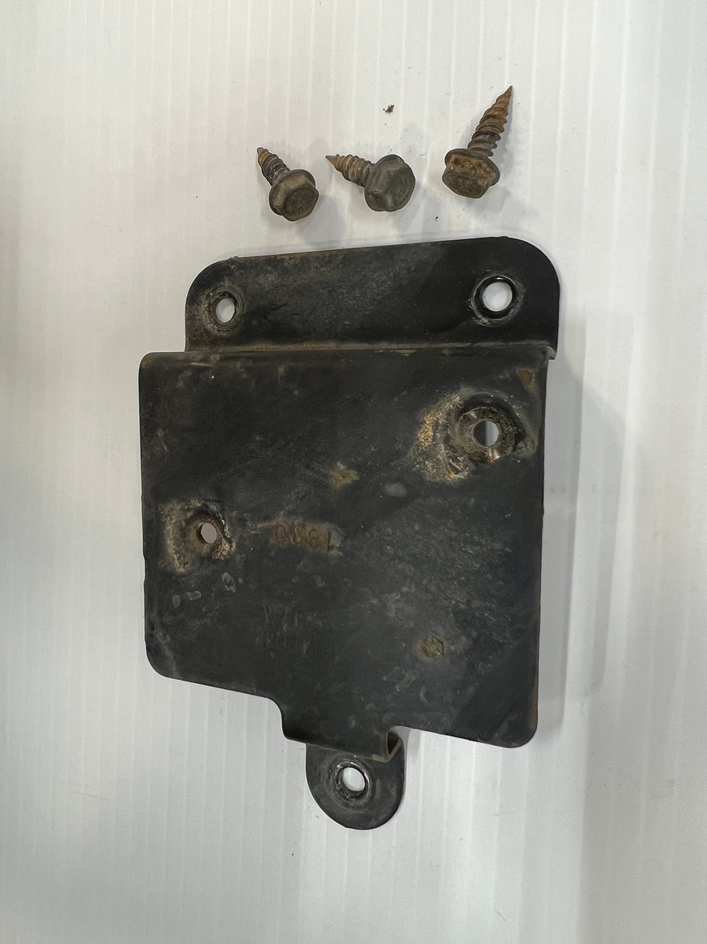 PCM / ECU Mounting Bracket & Screws  XJ - ZJ - WJ   All Models